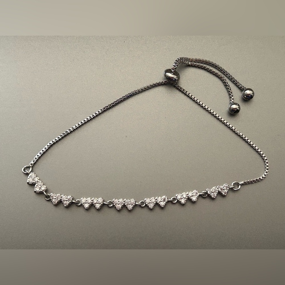White Gold plated 🤍🤍 hearts lariat bracelet